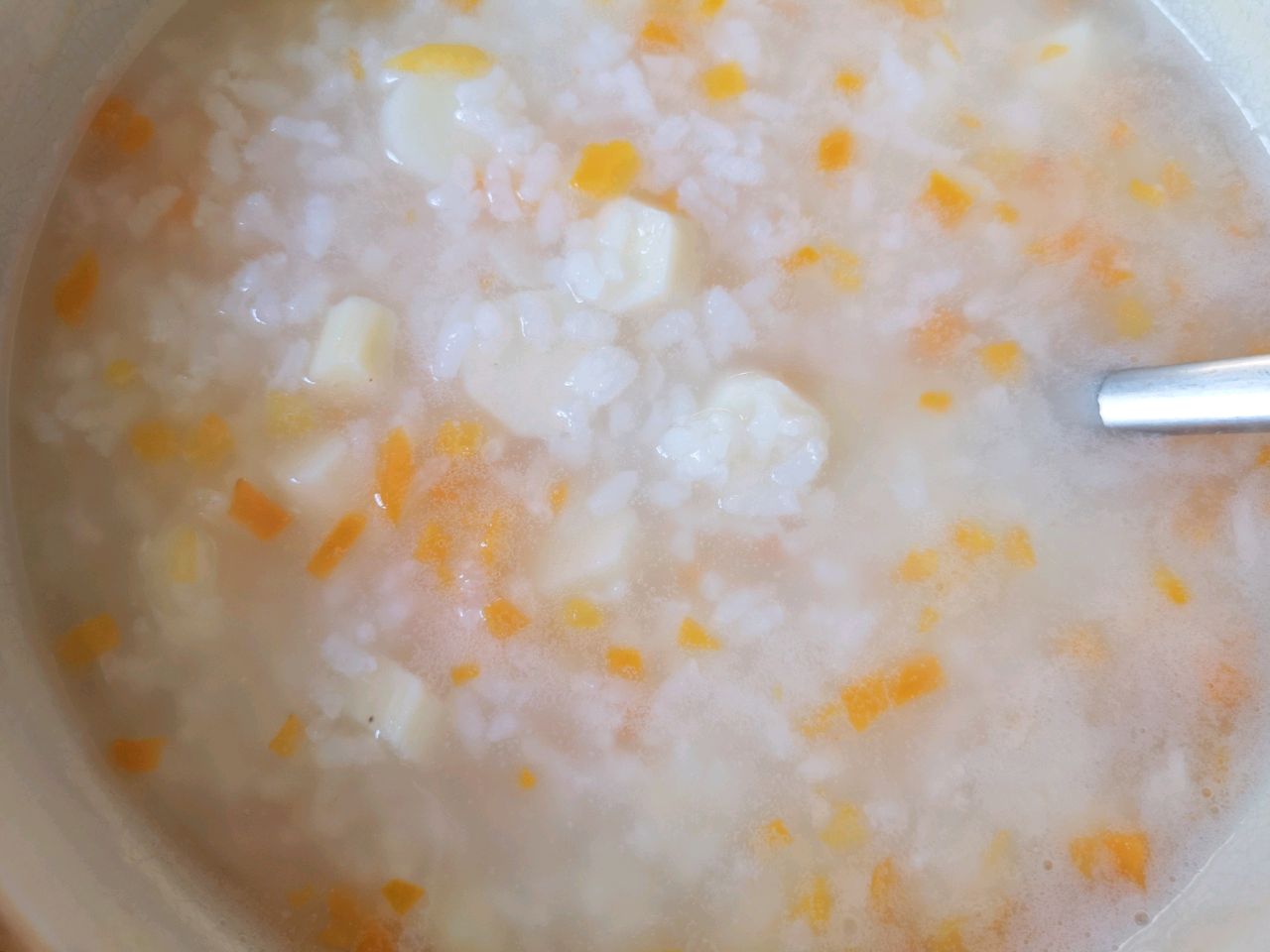 家庭版山药玉米胡萝卜粥做法,胡萝卜山药粥的家常做法养胃