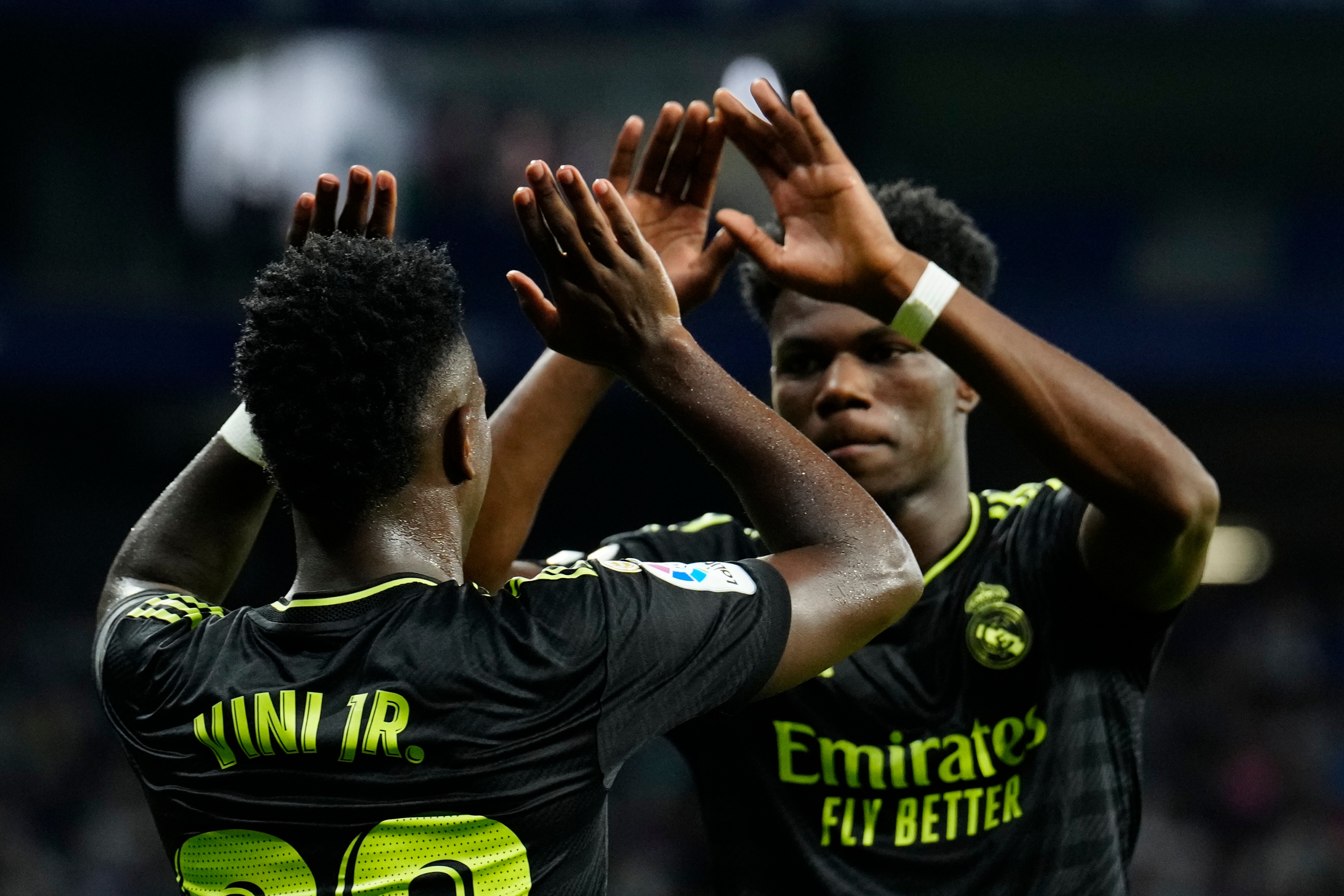 皇马五比二利物浦本泽马,本泽马补时绝杀皇马2-1埃尔切