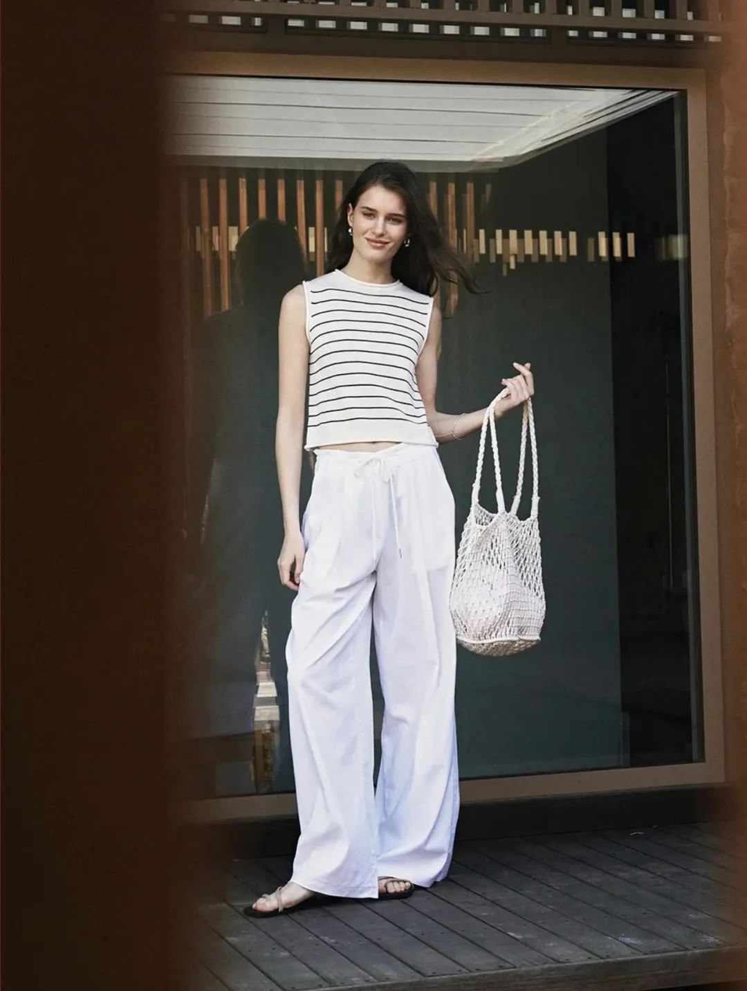 不费力不讨好的大女人穿搭，一条阔腿裤就帮你实现，穿出飒爽大气