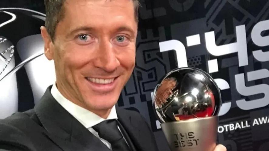 足球的魅力莱万蝉联世界足球先生,fifa足球世界良心回归