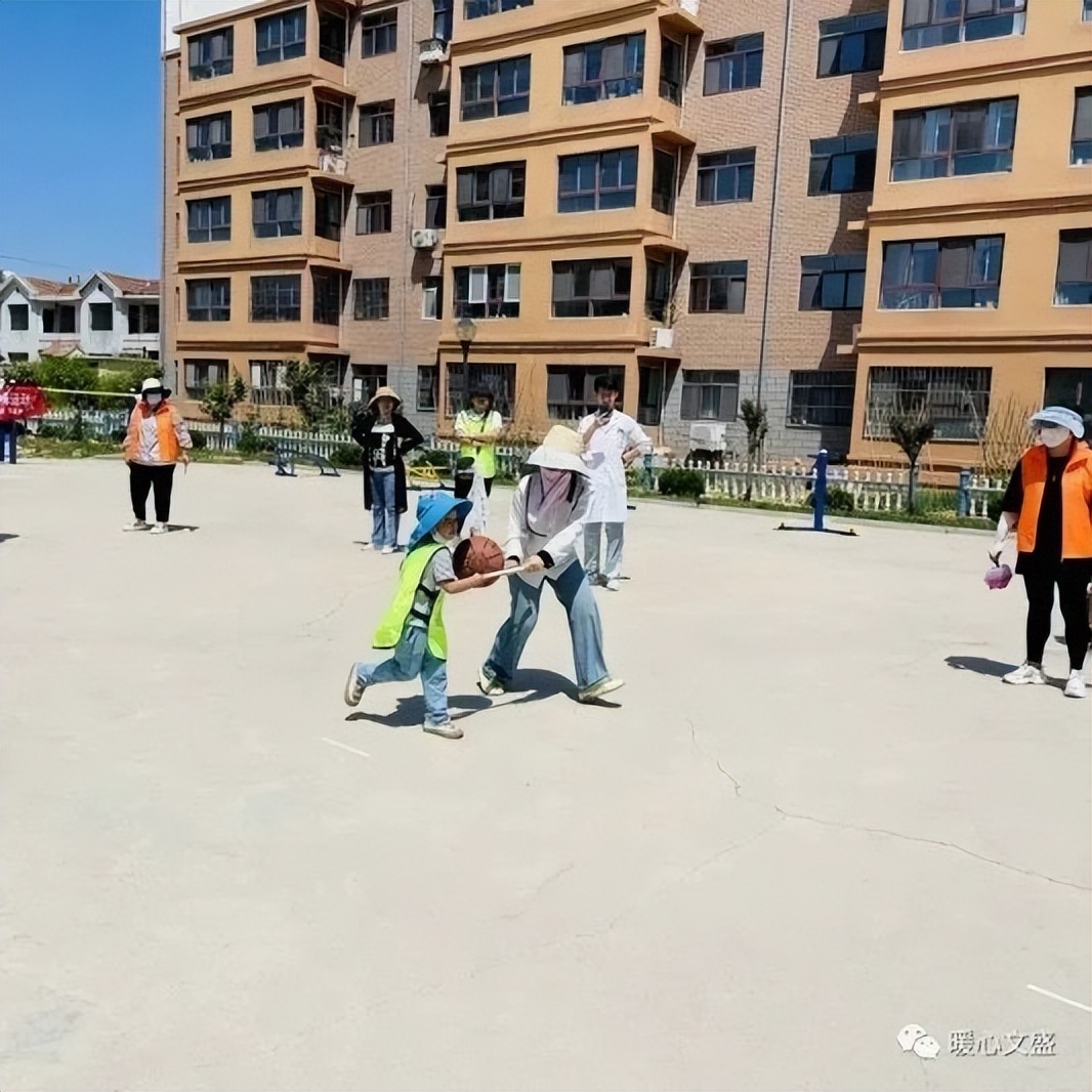 玉龙社区六一亲子趣味运动会,社区开展庆六一亲子竞技活动