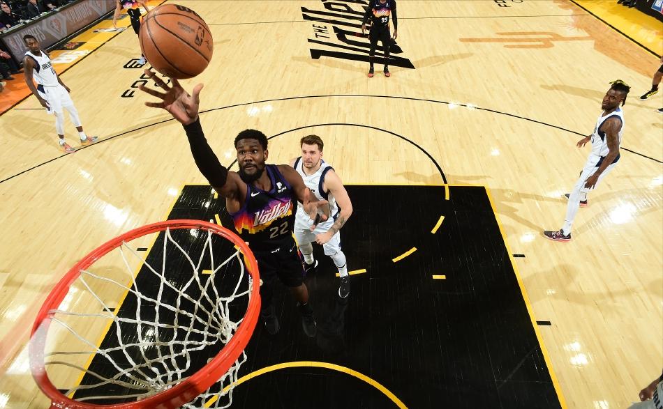 东契奇布克疯狂砍分nba热点,太阳独行侠冲突布克和东契奇