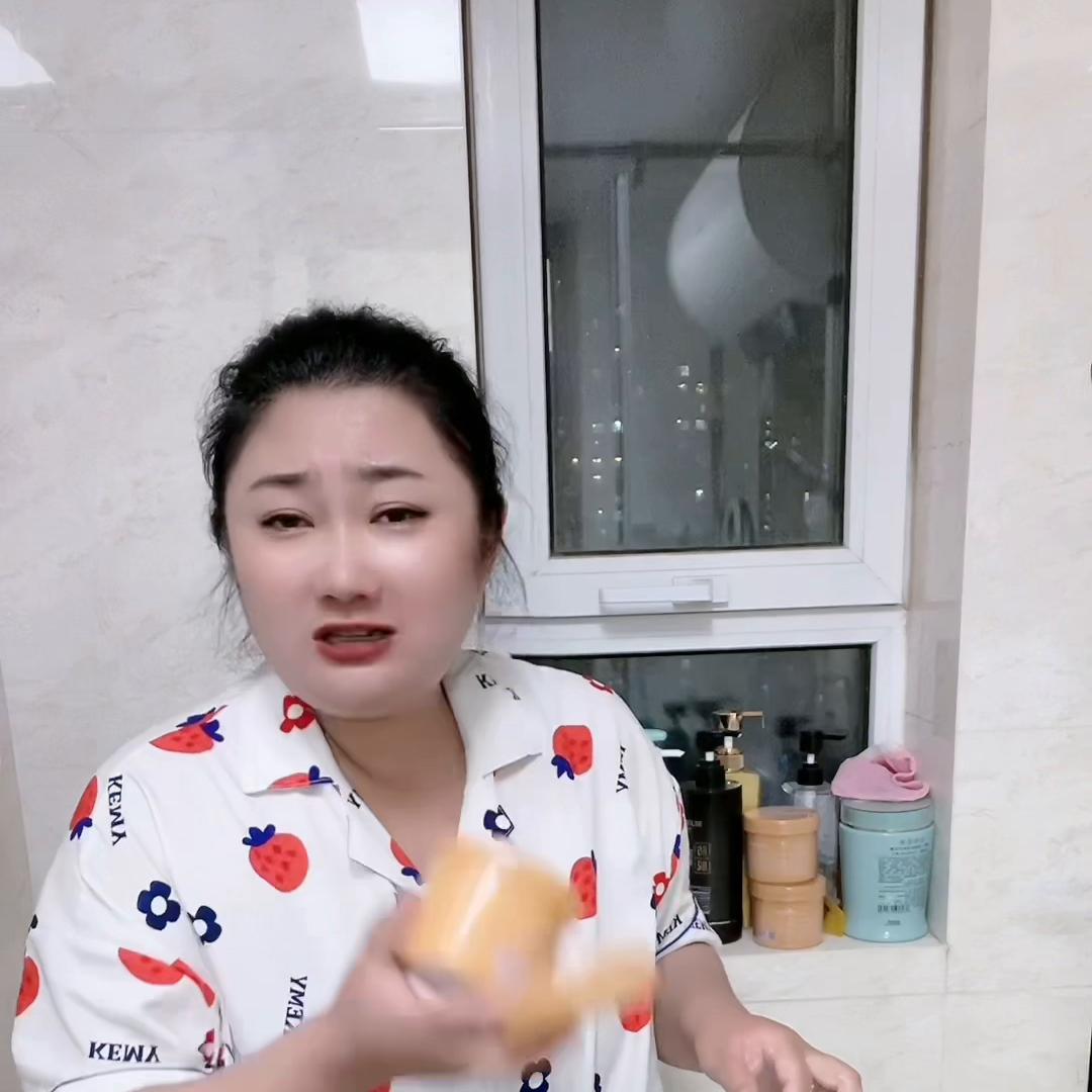 冰川磨砂沐浴露推荐变白留香,磨砂沐浴露推荐柠檬