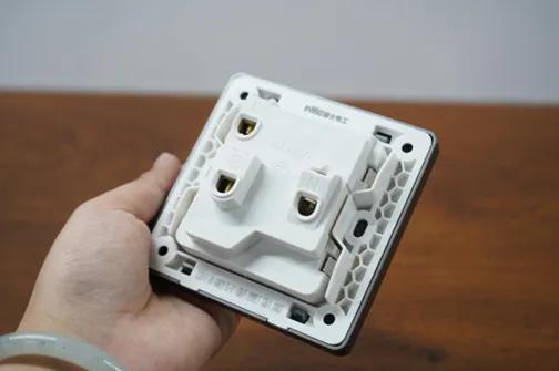 nvc与雷士电工的区别,nvc雷士开关插座