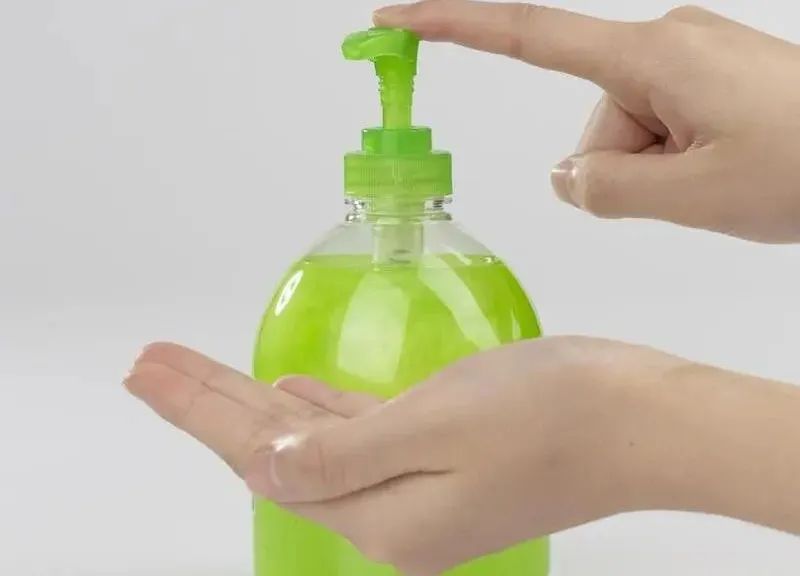 戒指太紧取不下来怎么办教你一招,铁丝戒指卡住了取不下来了怎么办