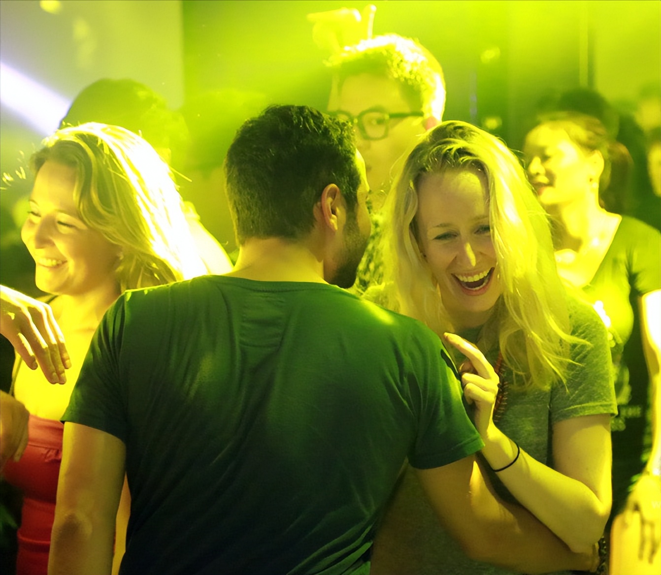 捷克，明明是发达国家，为何甘做情色服务的“集散地”？