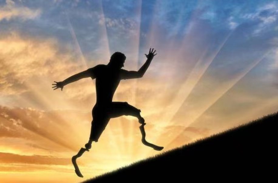 中国发明高效率“吞沙巨兽”，一天吞噬沙漠40亩，已在甘肃使用