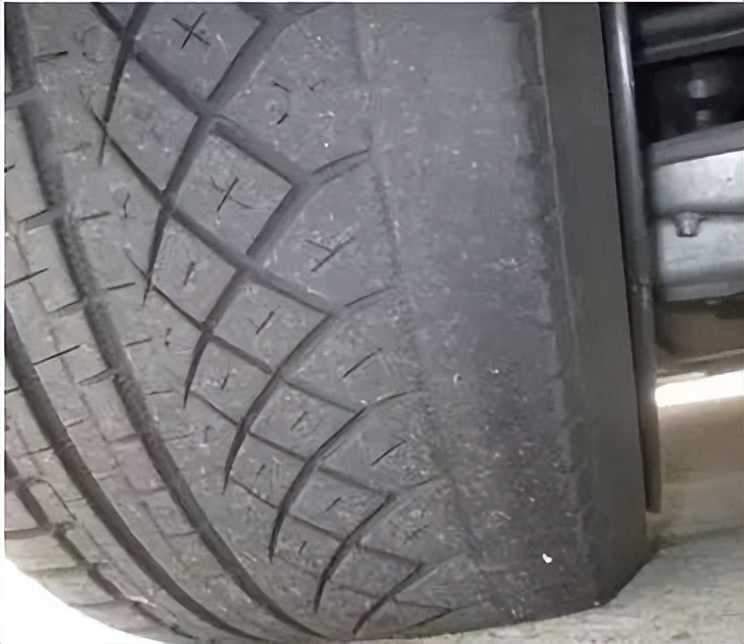 原厂胎一定是最好的吗？四轮定位和四轮换位有什么区别？