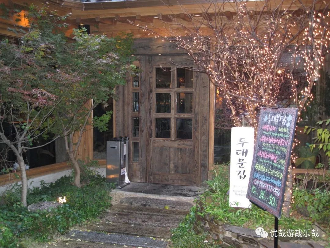 夜晚漫步韩国首尔明洞,23年韩国首尔之旅