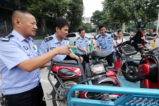 无牌电动三轮车被扣15天怎么处理,电动三轮车被交警扣了怎么要回来