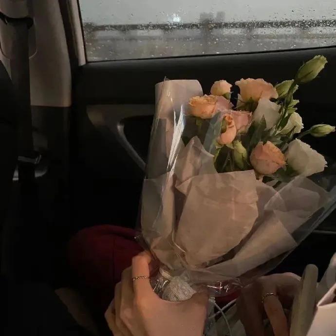 白羊男吃醋后的表现,白羊男故意让女友吃醋的表现