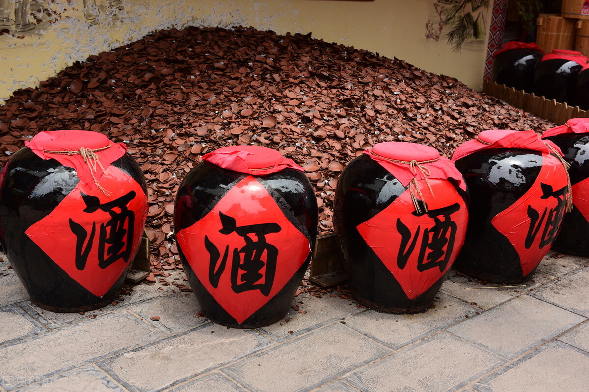 同样是纯粮白酒为什么价格有差别,平民白酒到底哪家是真正纯粮酿造