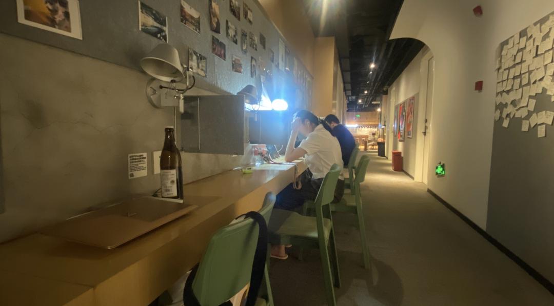 上海青旅挤满了年轻人,上海青旅奋斗的人们