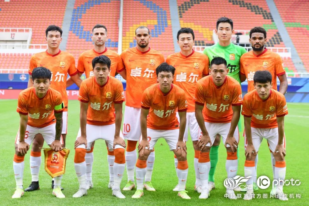 前线丨卡耶维奇、福布斯联袂进球，武汉长江2:1战胜广州队