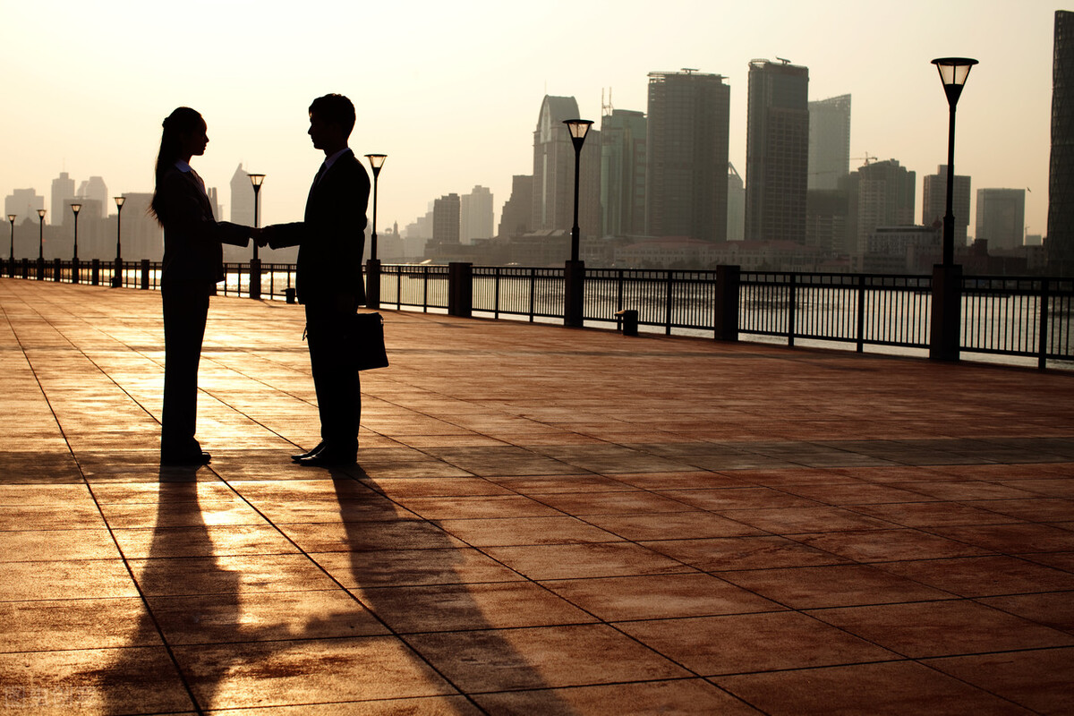 故事:半夜老公手机上出现的几个字,让她疑虑丛生