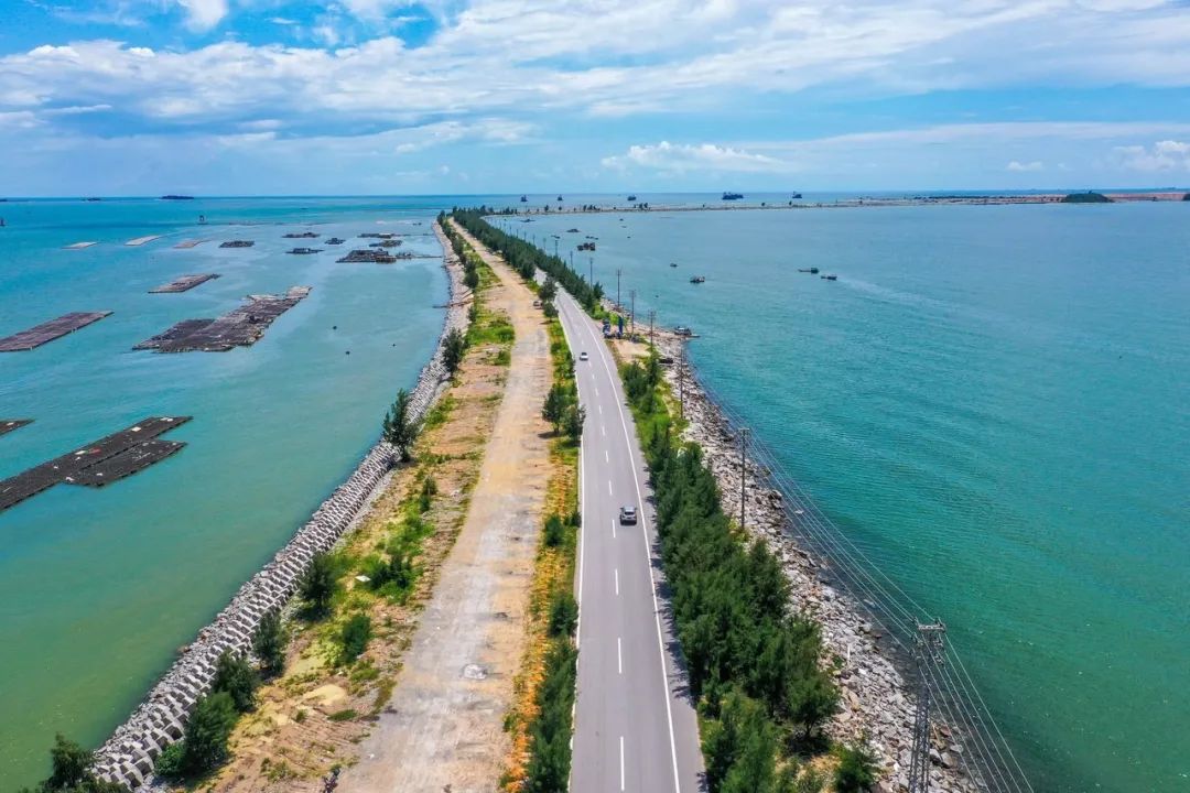 这座海滨小城可真美丽,小众旅行海边小城市