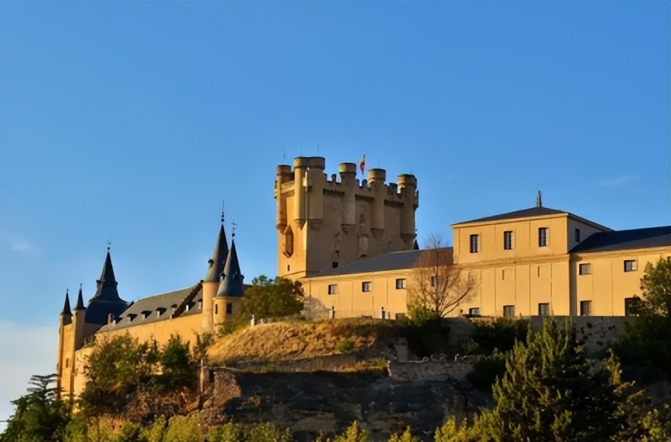 中世纪欧洲城堡防御工事体系,中世纪城堡防御系统