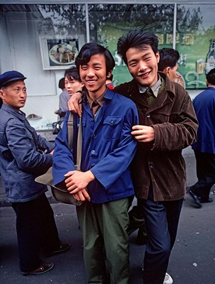 八十年代女人穿脚踩裤老照片,八十年代穿袜老照片