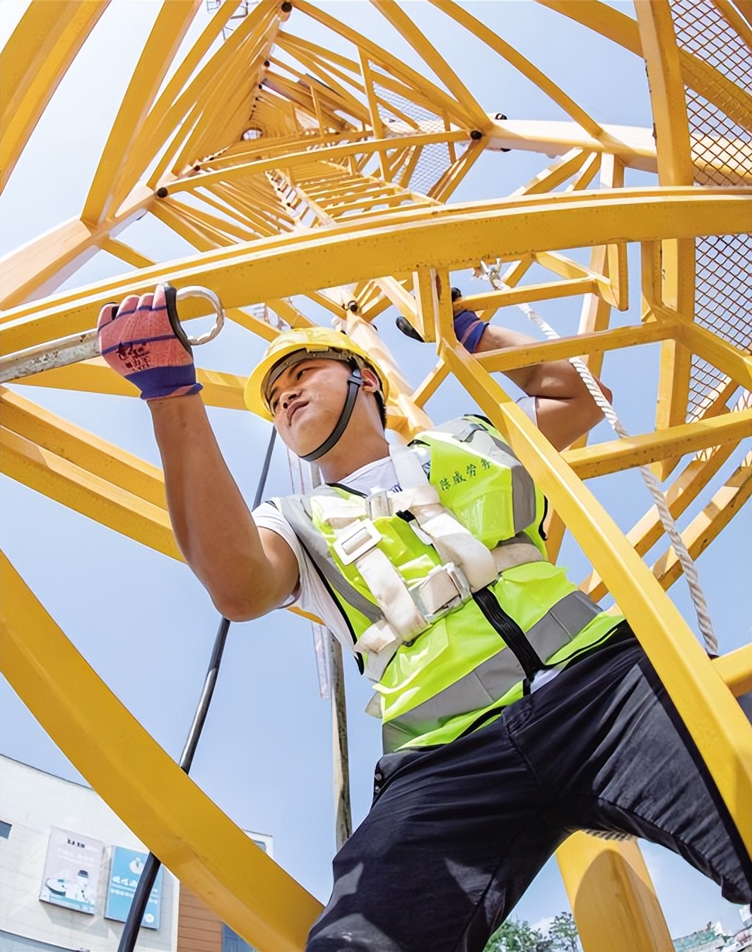 塔吊司机工资一般多少,塔吊司机几个月不发工资