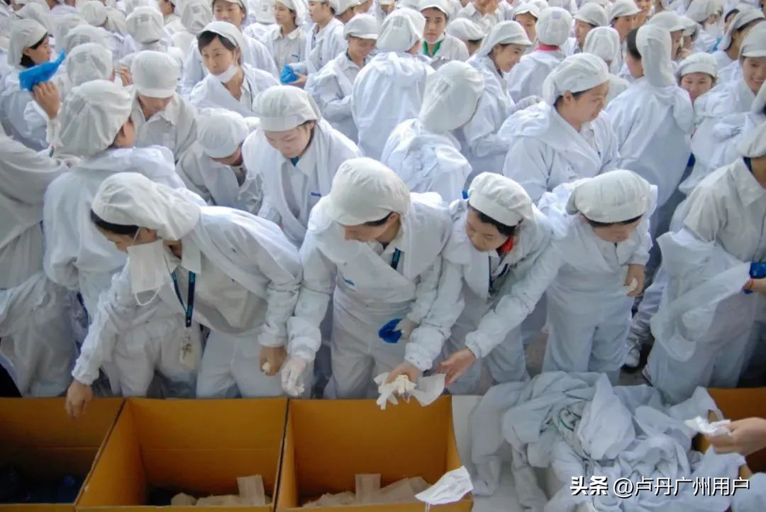 20年拍下150万张“东莞女工”在国外爆火：中国制造，不可思议！