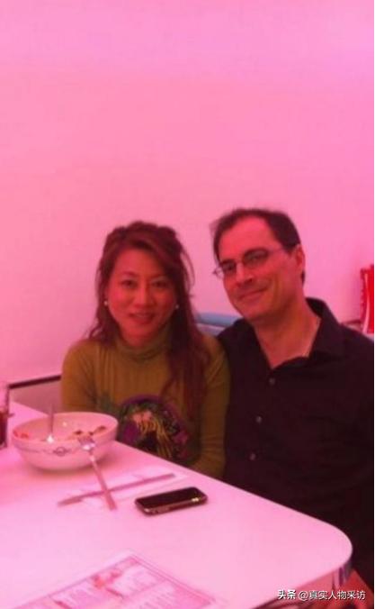 我身高1米57，50岁婚恋网相亲，被小5岁1米9西班牙大帅哥倒追