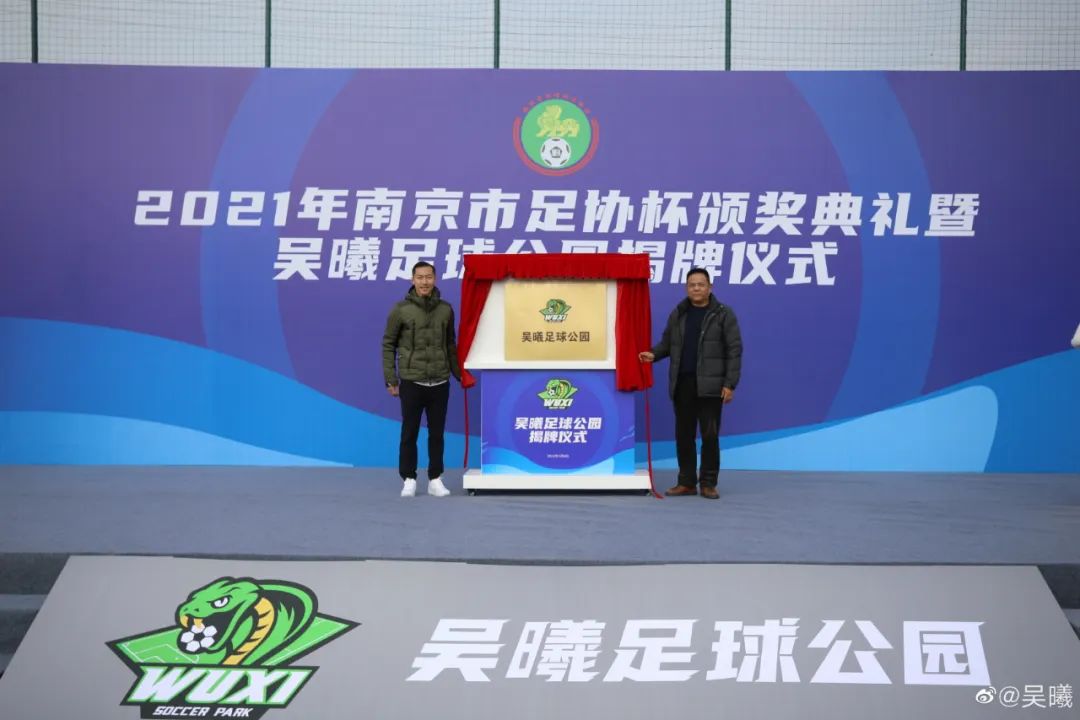 从守门员背后偷袭足球的幕后,从守门员背后偷袭越位