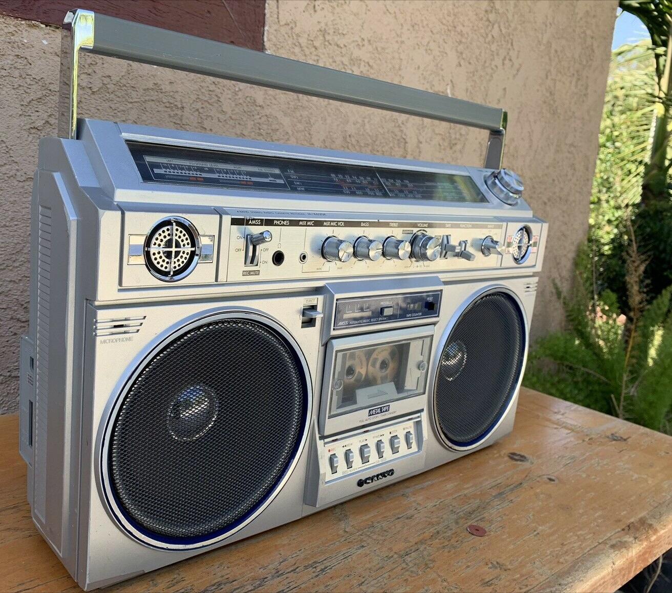 80年代SANYO三洋推出了这款M-X620K收录机便携式立体声音响