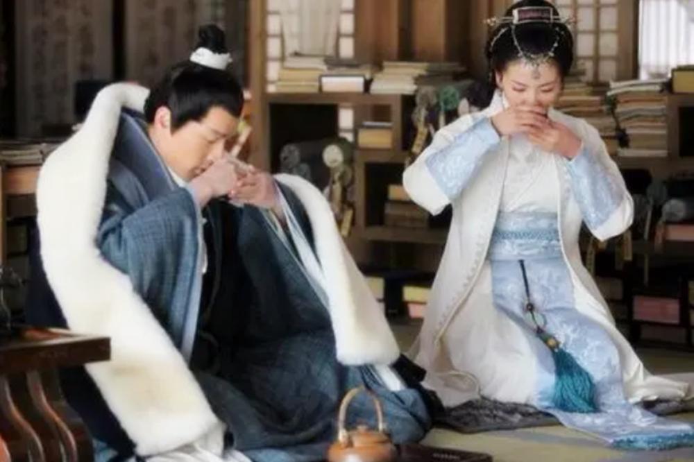 o型腿正确抱娃方法,怎么抱小孩腿不会变形