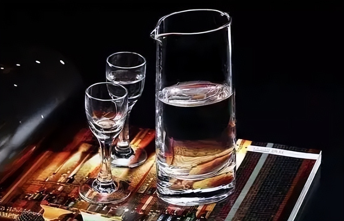 喝红酒醒酒好还是不醒酒好,红酒需要醒酒白酒需要醒酒吗