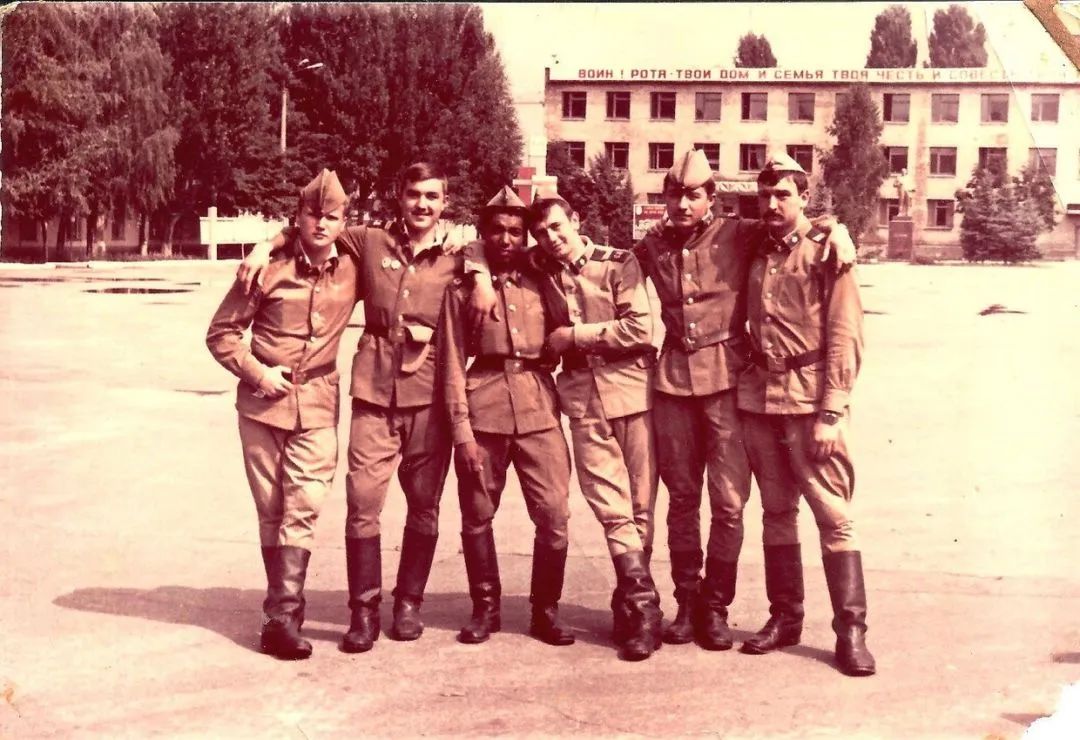 俄军惊现黑人士兵！在俄罗斯服役的外籍士兵有多少？