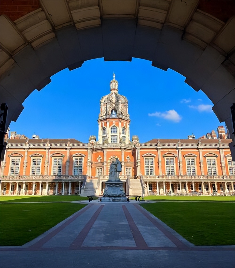 伦敦大学皇家霍洛威学院是一所什么样的大学？