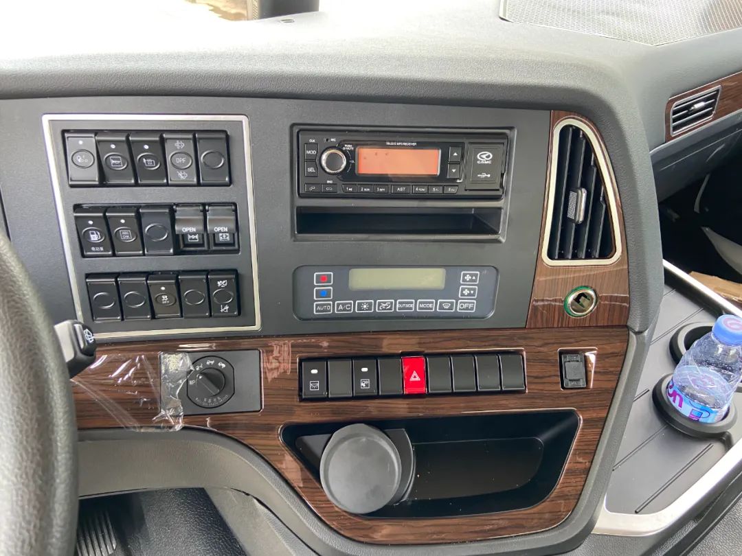 华菱汉马h7460马力牵引车多少钱,拉7吨挖机的自卸车