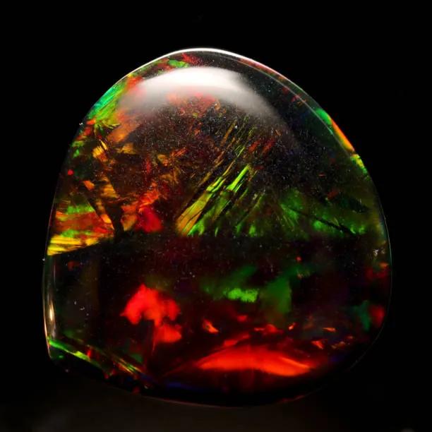 世界上最稀有的十大石头,世界上最有价值的22种石头