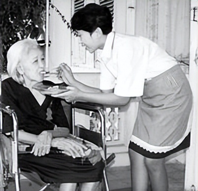 性剥削、生育工具、母职,享誉世界的菲律宾女佣实际上有多惨?