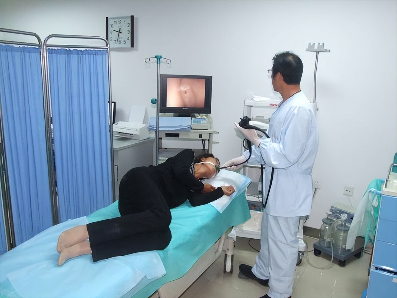 做一次胃镜对胃伤害多大,胃镜多久做一次合适正常人