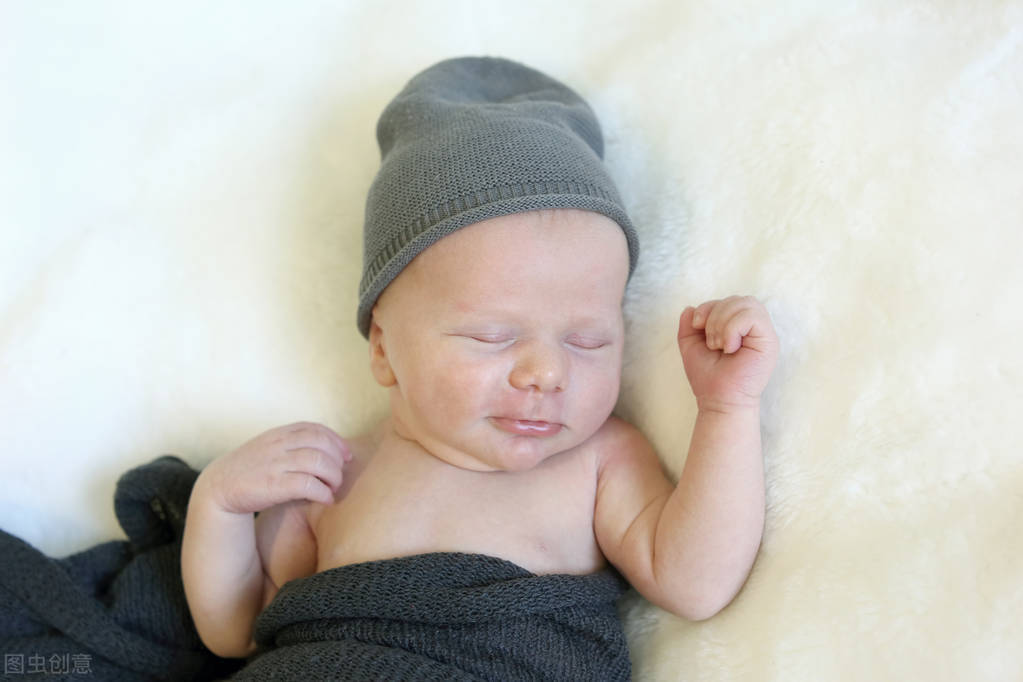 四个月宝宝头型睡扁了还能纠正吗,婴儿头睡扁纠正示意图