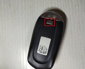 13款别克凯越钥匙电池怎么换,别克君越车钥匙怎么换电池图解