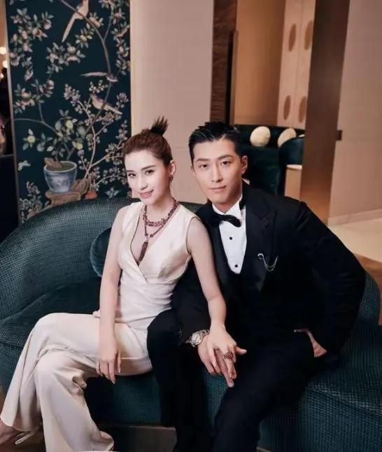 窦骁何超莲晒甜蜜合照,窦骁何超莲婚后首次同框