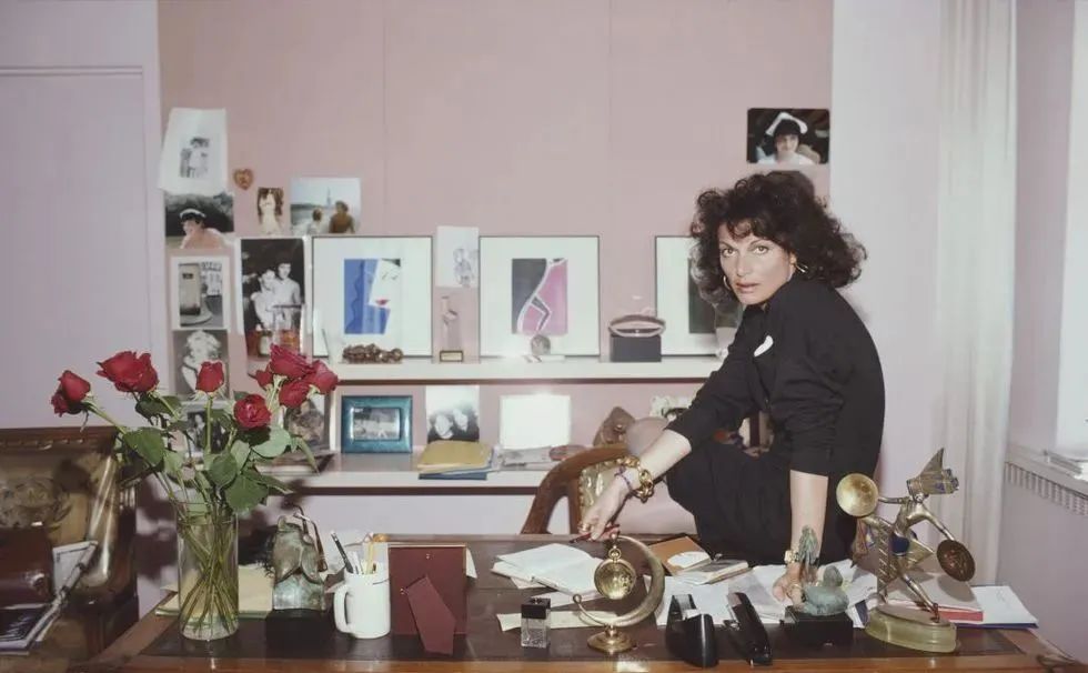 孟晚舟穿的白色连衣裙是什么品牌,孟晚舟同款连衣裙大码