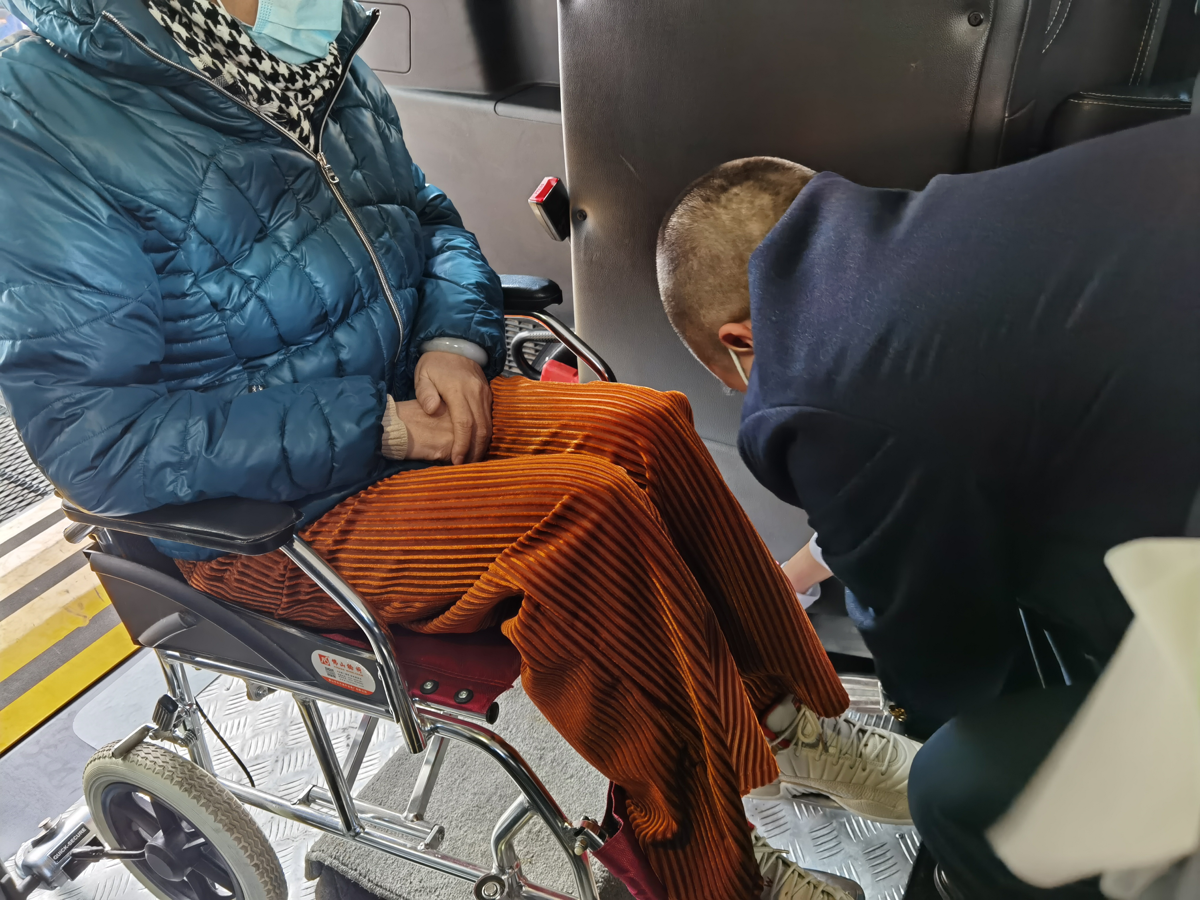 后座放轮椅、车费差额能报销，北京上线200多辆无障碍网约车