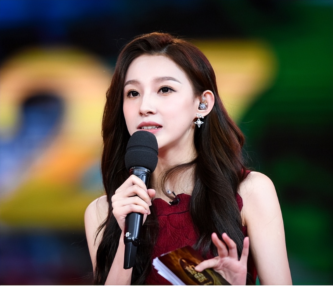 cctv世界杯主持人传镜头,2018世界杯央视主持人