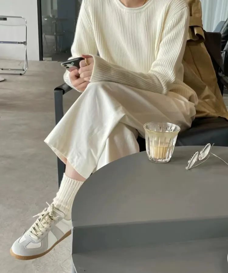 最近Bella让这双复古球鞋重新火起来了！火到一鞋难求