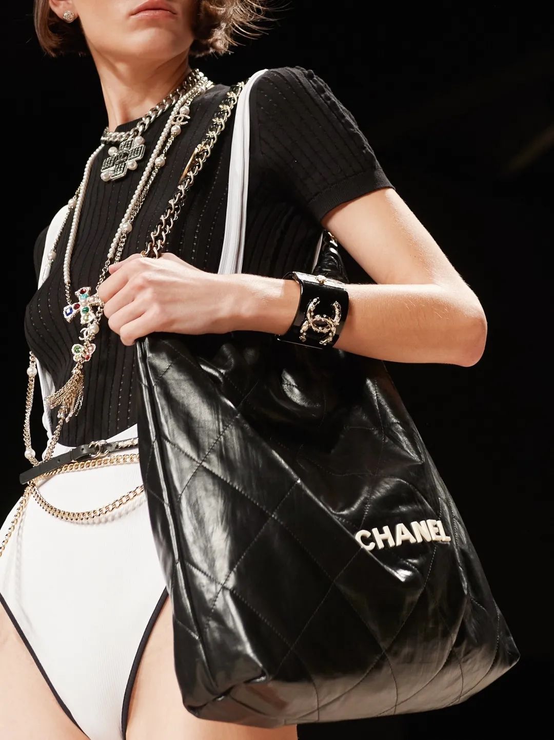 拒绝撞包的奢侈品包,这5款包包背出去一定会被夸好看