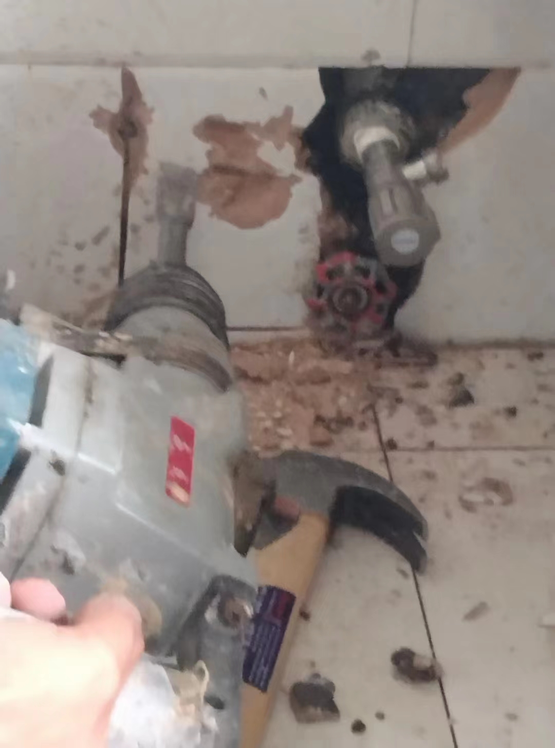 长沙修厕所漏水电话,厕所存水弯漏水找谁修