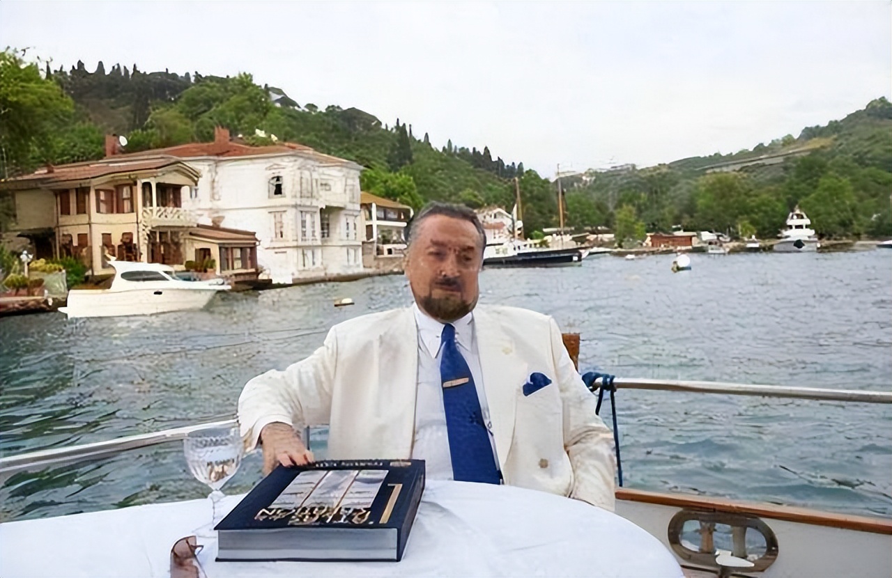 “性*教邪**”头目被判8658年：妖艳女友上千，别墅藏69000颗避孕药