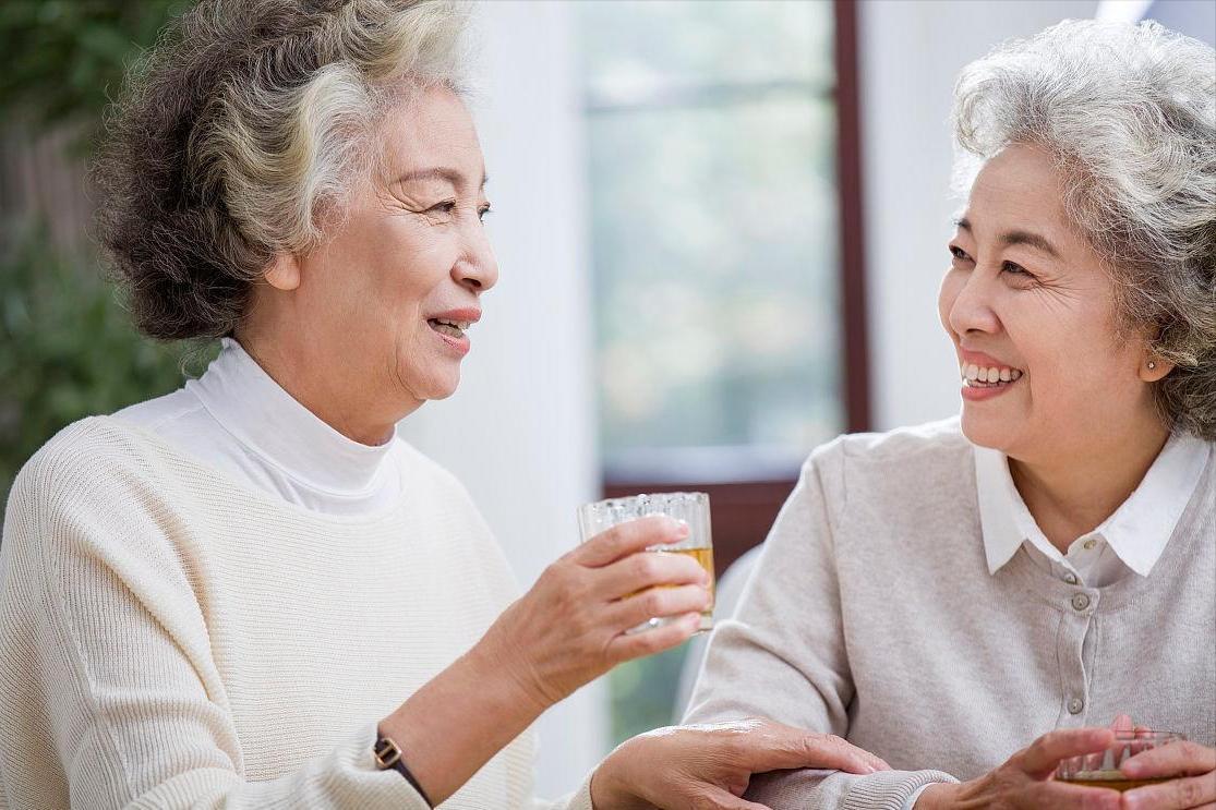 为什么女性到一定年龄膝盖疼,为啥老年女性容易膝盖疼