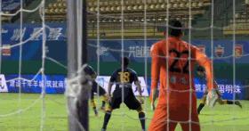 李玮峰接手广州城第一场就赢了，真正的一场赢球，居然有杂音