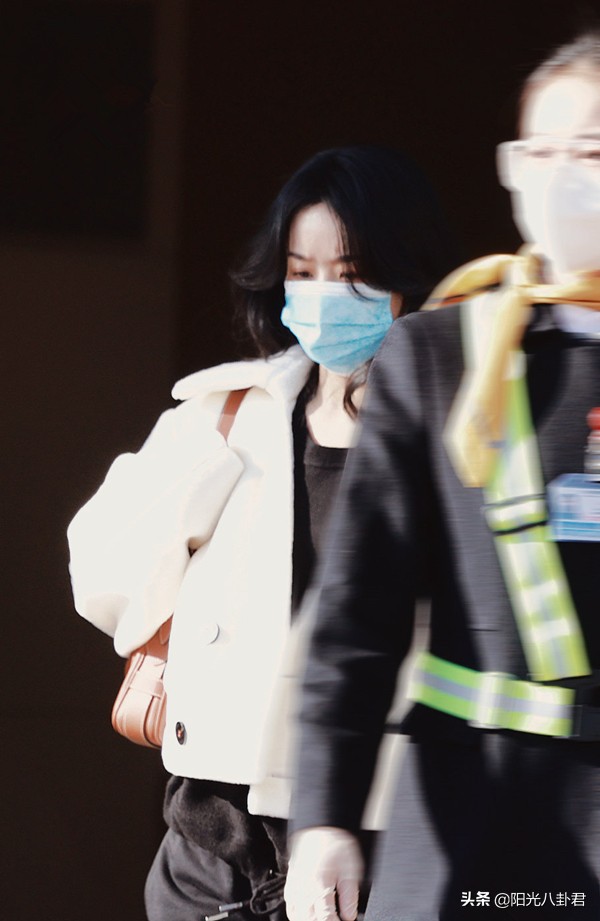 央视春晚第三次联排邓超,赵丽颖朱一龙现身春晚联排