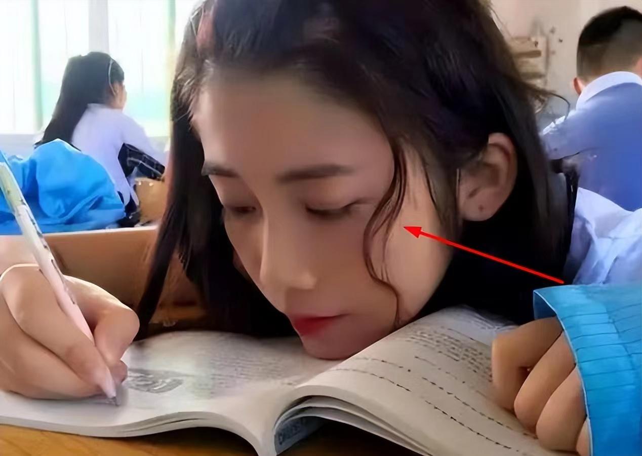 宽松大鲶鱼,鲶鱼须成中学生潮流