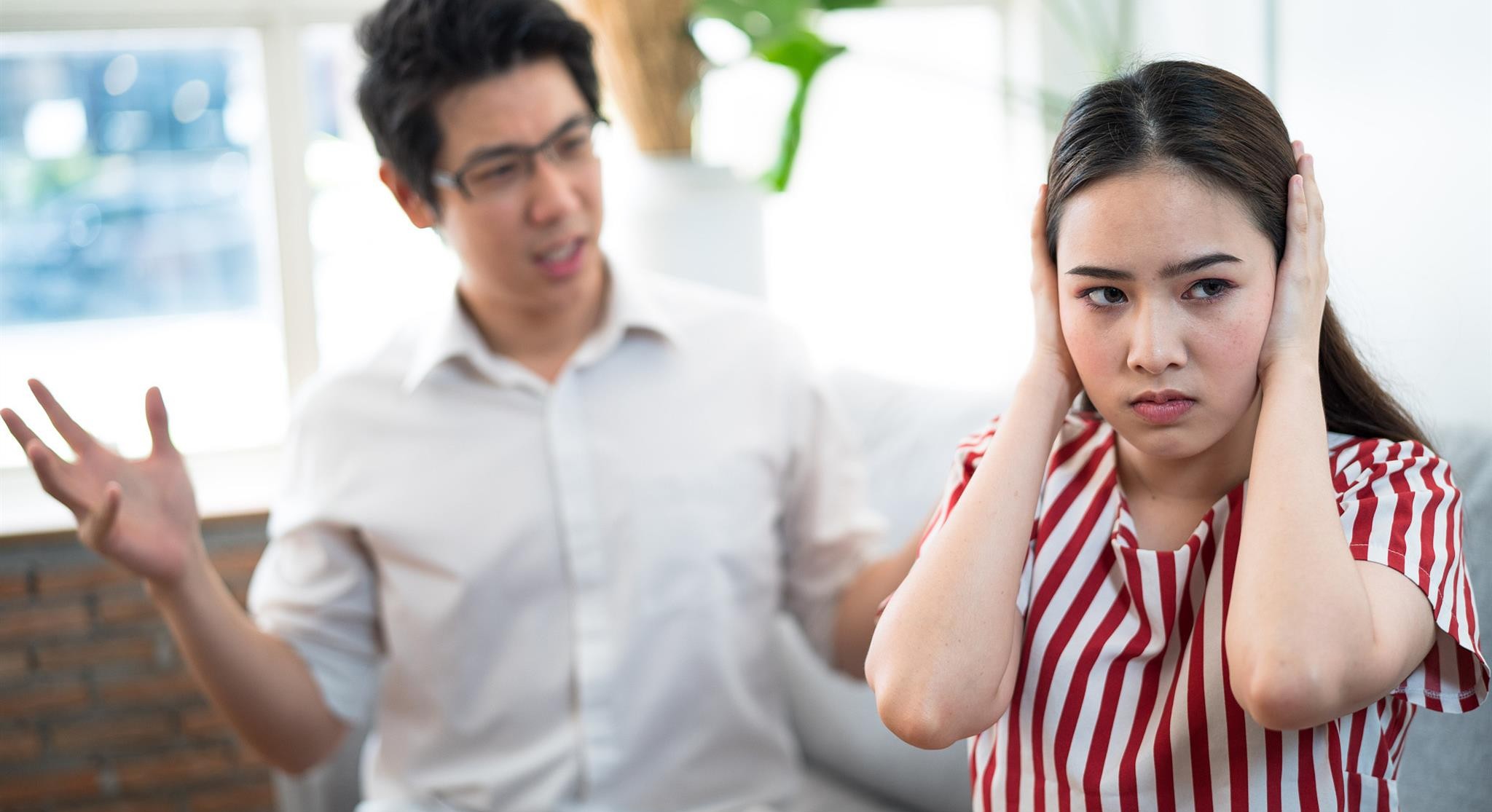 32岁女子因与丈夫吵架生气死亡,女子和丈夫吵架一气之下跑回娘家